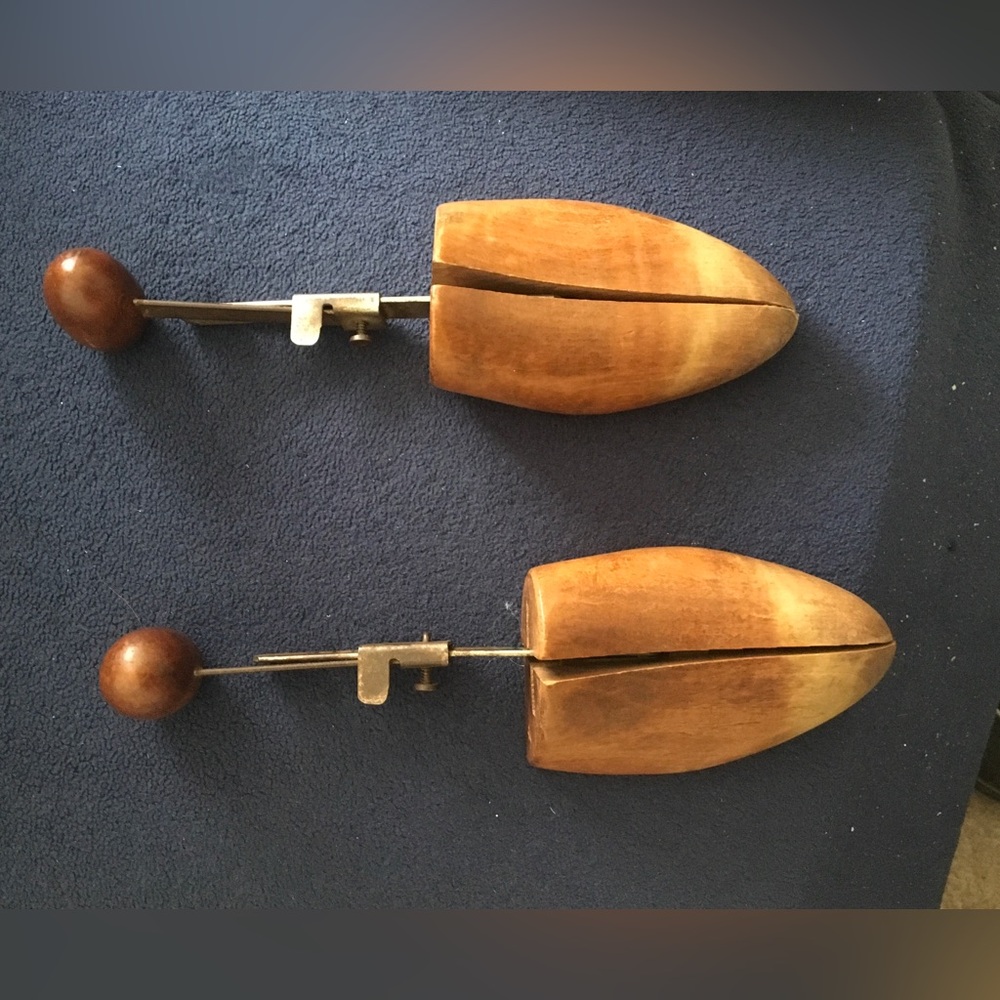 VINTAGE ADJUSTABLE WOOD SHOE TREES, SHOE FORMS.